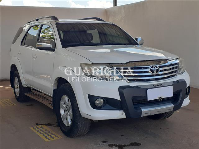 TOYOTA HILUX SW4 2.7 SR 4X2 16V FLEX AUT 2015